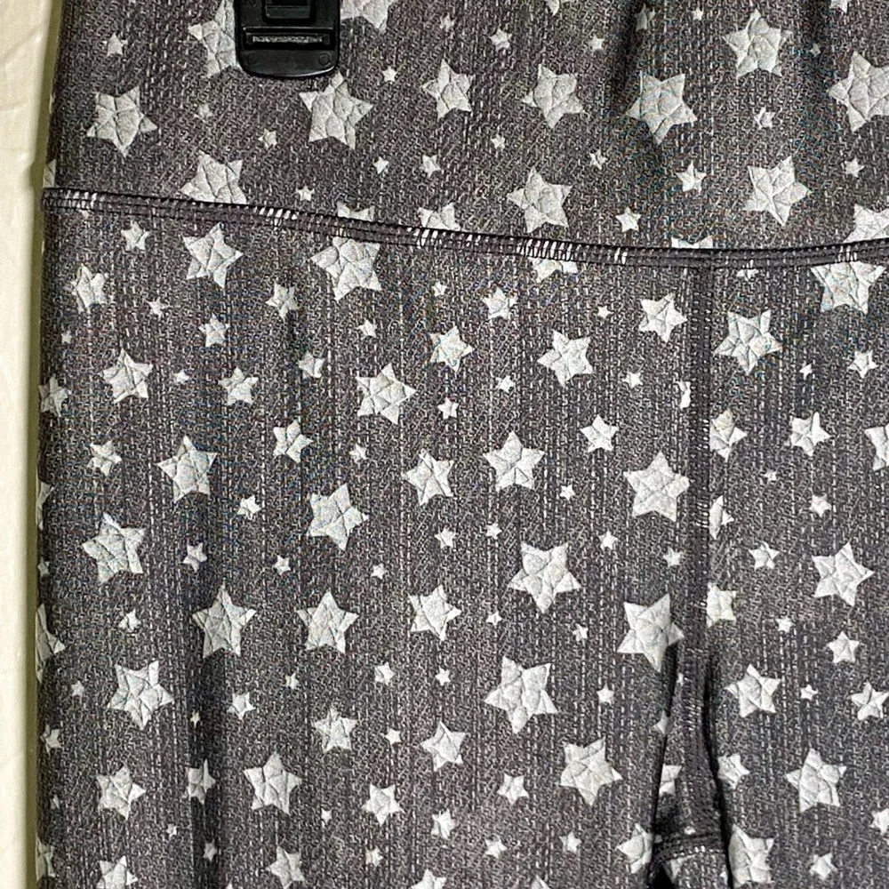 Terez Gray Stars Cropped Leggings NWT - Picture 3 of 4